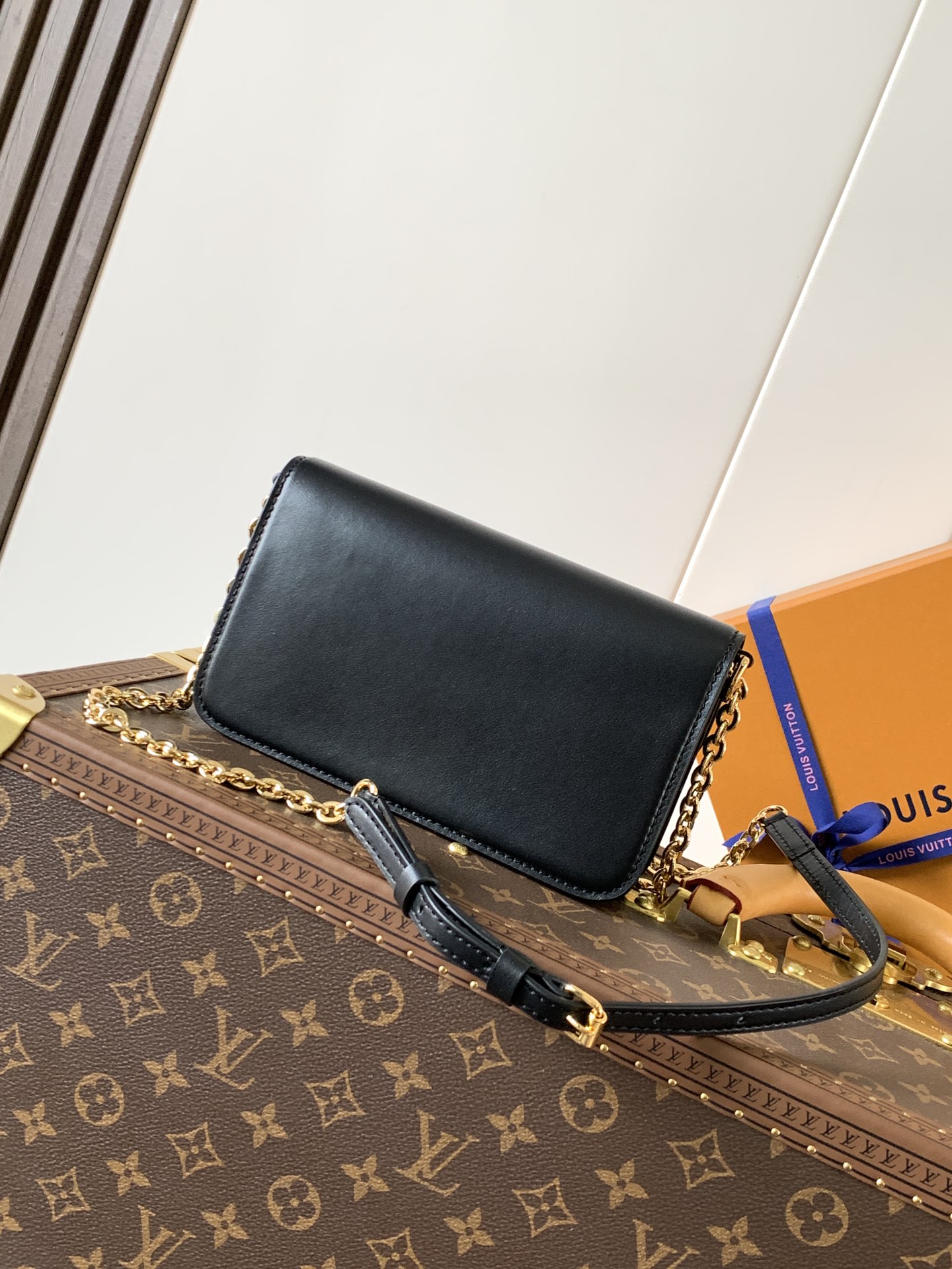 Wallet On Chain Lv Bloom Black Calfskin Leather M14564