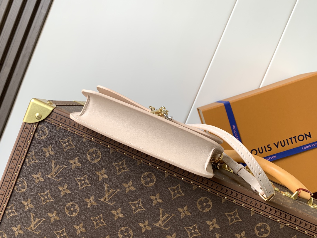 Wallet On Chain Lv Bloom Sand Calfskin Leather M14581