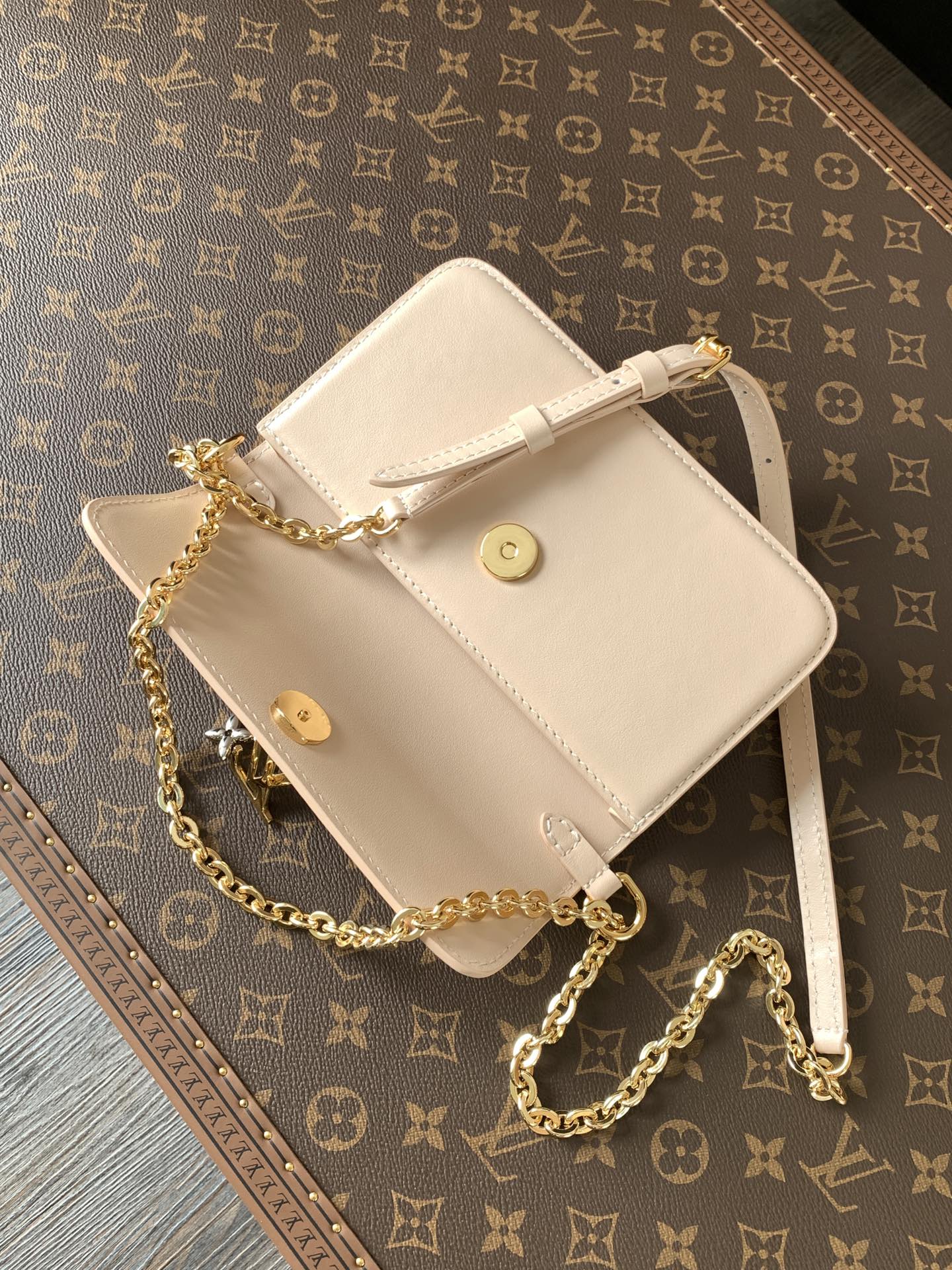Wallet On Chain Lv Bloom Sand Calfskin Leather M14581