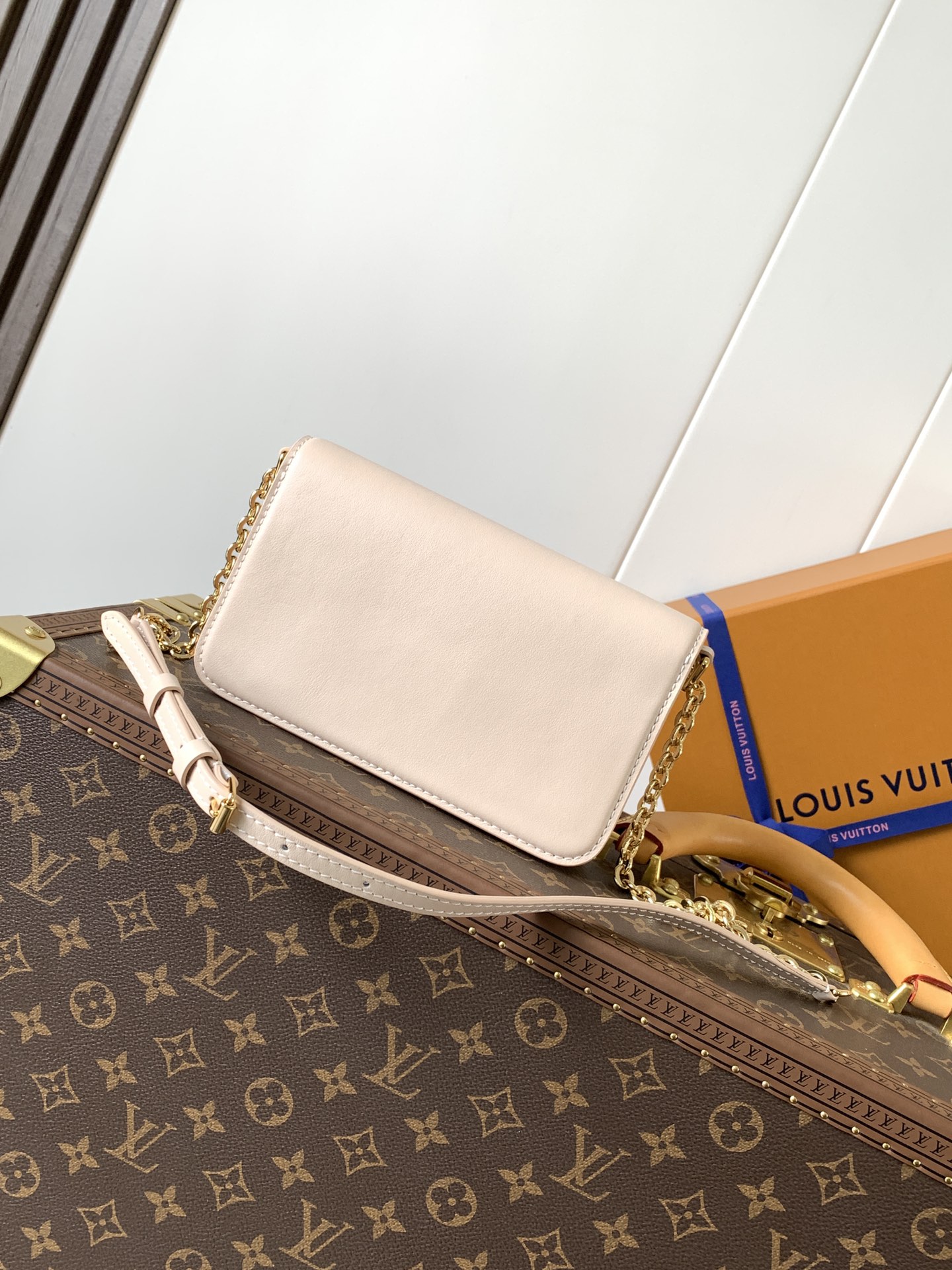 Wallet On Chain Lv Bloom Sand Calfskin Leather M14581