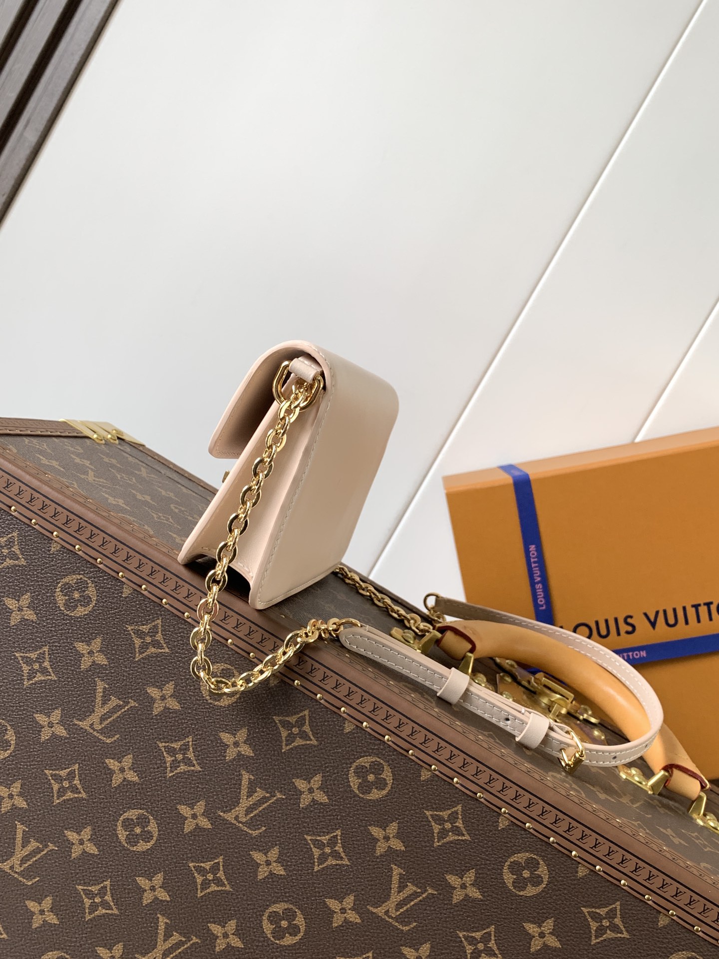 Wallet On Chain Lv Bloom Sand Calfskin Leather M14581