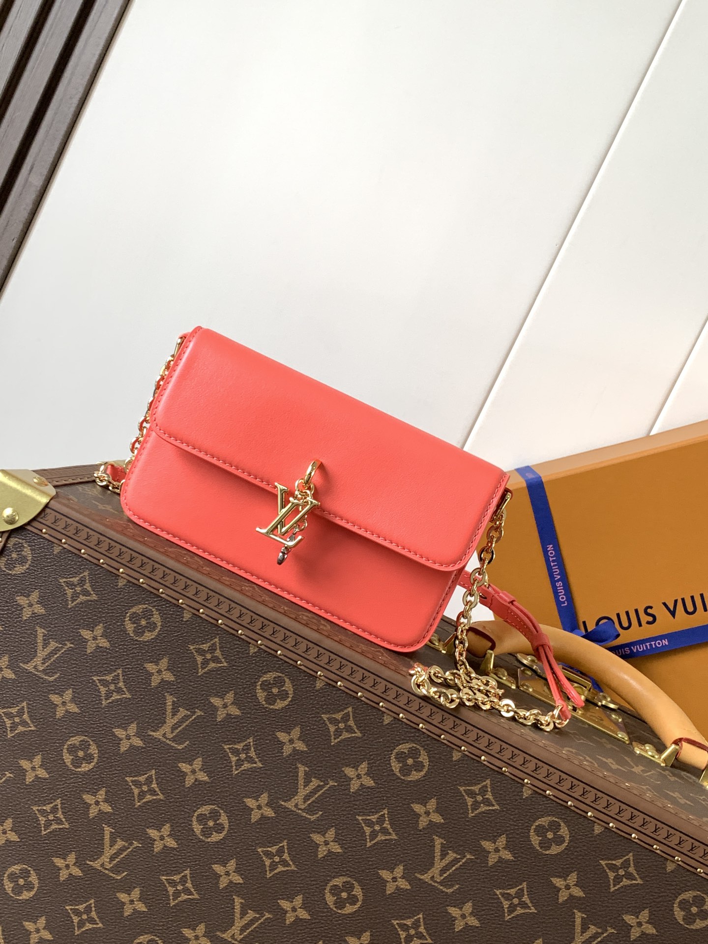 Wallet On Chain Lv Bloom Sweet Coral Calfskin Leather M14548